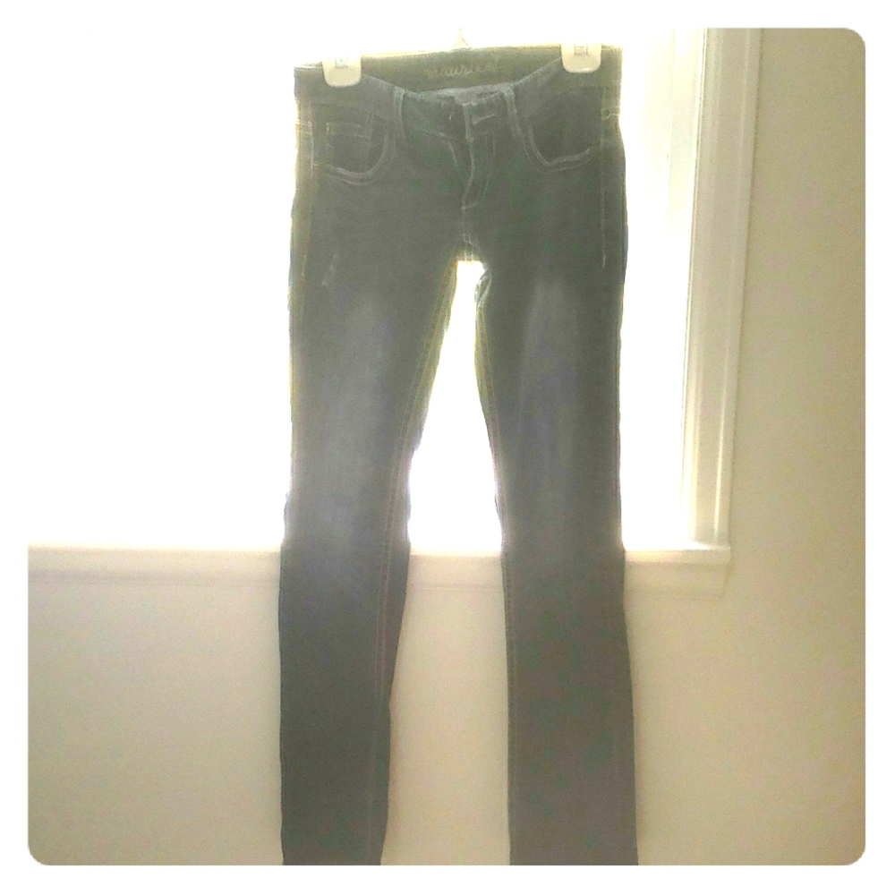 Size 0 reg jeans. Slightly worn.
